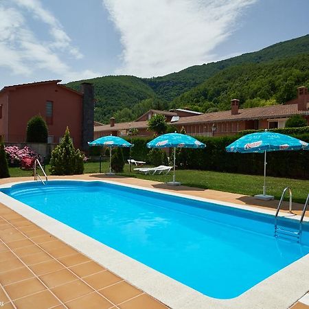 Sant Felíu de Pallarols Apartamentos Fonda Finet מראה חיצוני תמונה