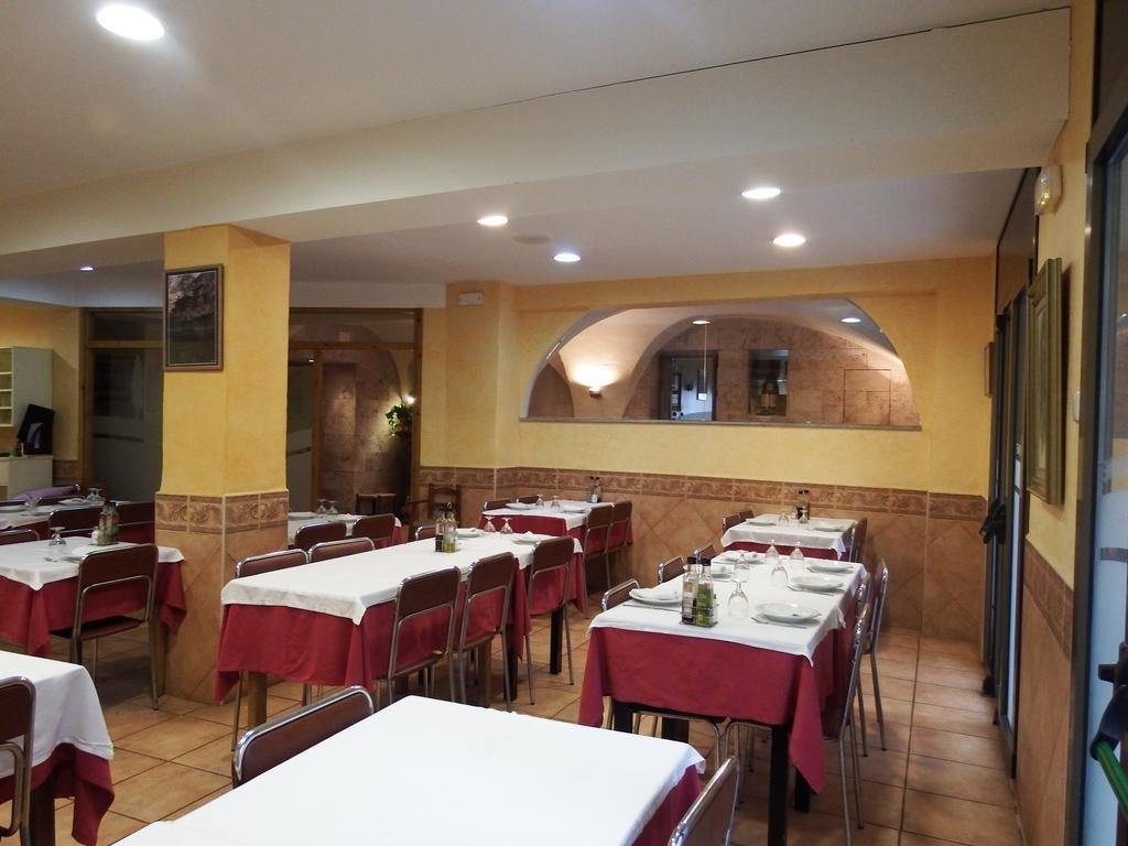 Sant Felíu de Pallarols Apartamentos Fonda Finet מראה חיצוני תמונה