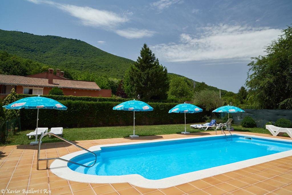 Sant Felíu de Pallarols Apartamentos Fonda Finet מראה חיצוני תמונה