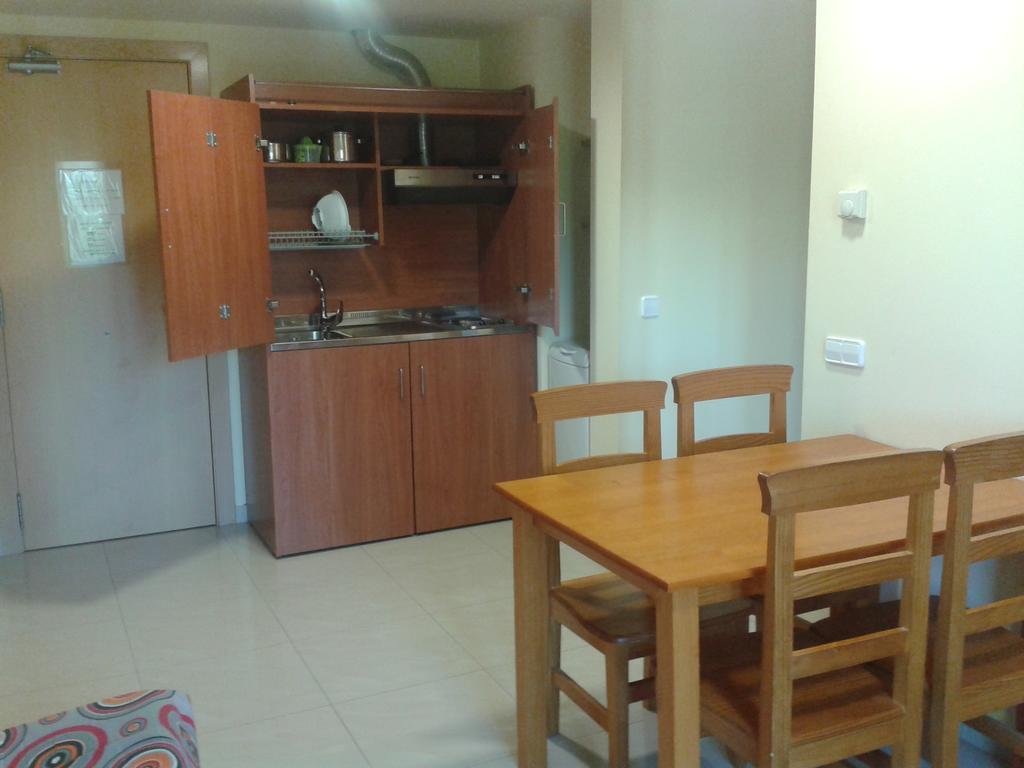 Sant Felíu de Pallarols Apartamentos Fonda Finet מראה חיצוני תמונה