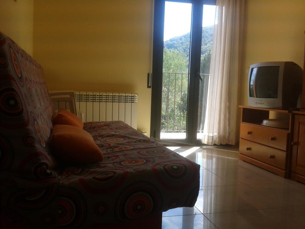 Sant Felíu de Pallarols Apartamentos Fonda Finet חדר תמונה